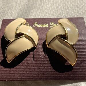 Premier Designs Vintage Enamel Clip-On Earrings – Beige & Gold Statement